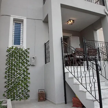 Stylish Modern Maisonnette